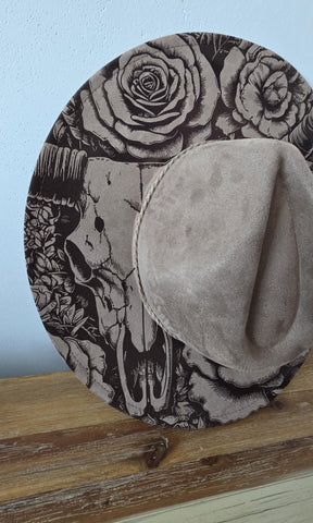 Longhorn Skull Burned Hat, Skull and roses, Cowboy desert Burned Cowboy Hat: Feathers Engraved Suede/Felt Boho Fedora, Felt Wide brim hat
