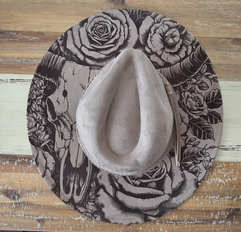 Longhorn Skull Burned Hat, Skull and roses, Cowboy desert Burned Cowboy Hat: Feathers Engraved Suede/Felt Boho Fedora, Felt Wide brim hat
